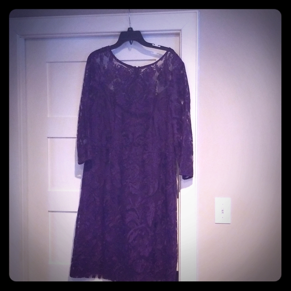 Three-quarter sleeve fancy dress